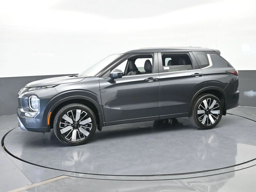 New 2026 Gray Mitsubishi SEL image 2