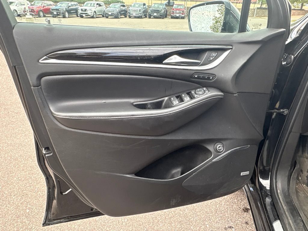 Used 2019 Includes Spectra Gray lower exterior accent color.) Buick Avenir image 9