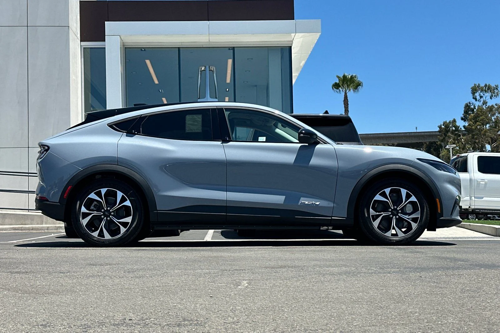 New 2026 Glacier Gray Metallic Tri-coat Ford Select image 2