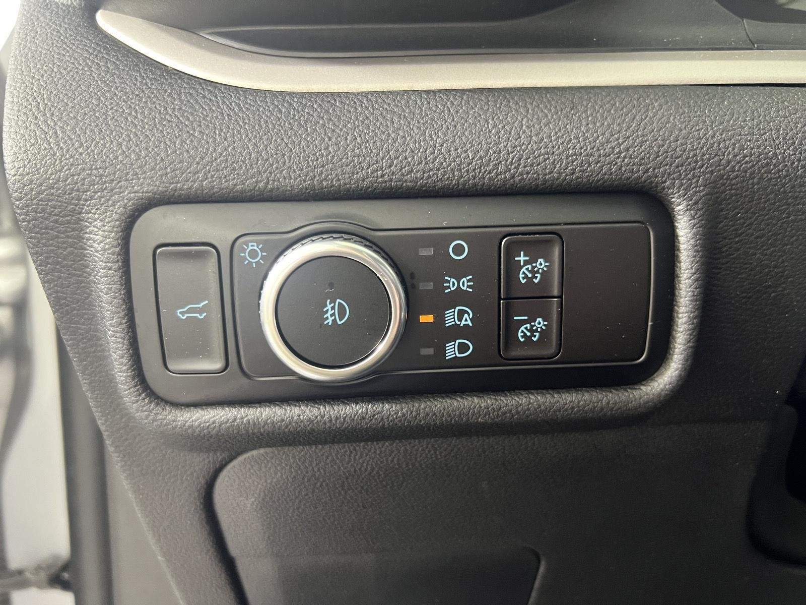 Used 2023 Iconic Silver Ford XLT image 17