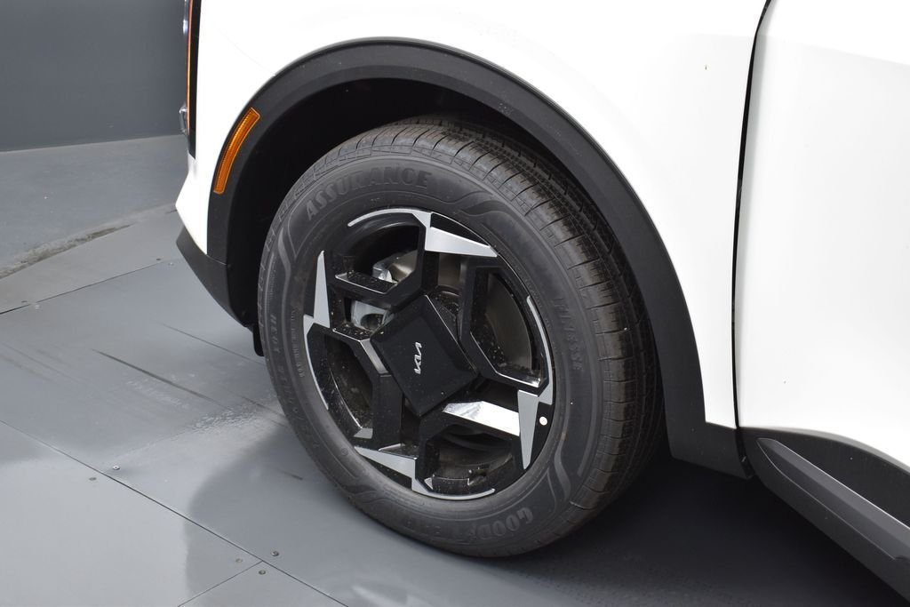 New 2026 Snow White Pearl Kia EX image 22