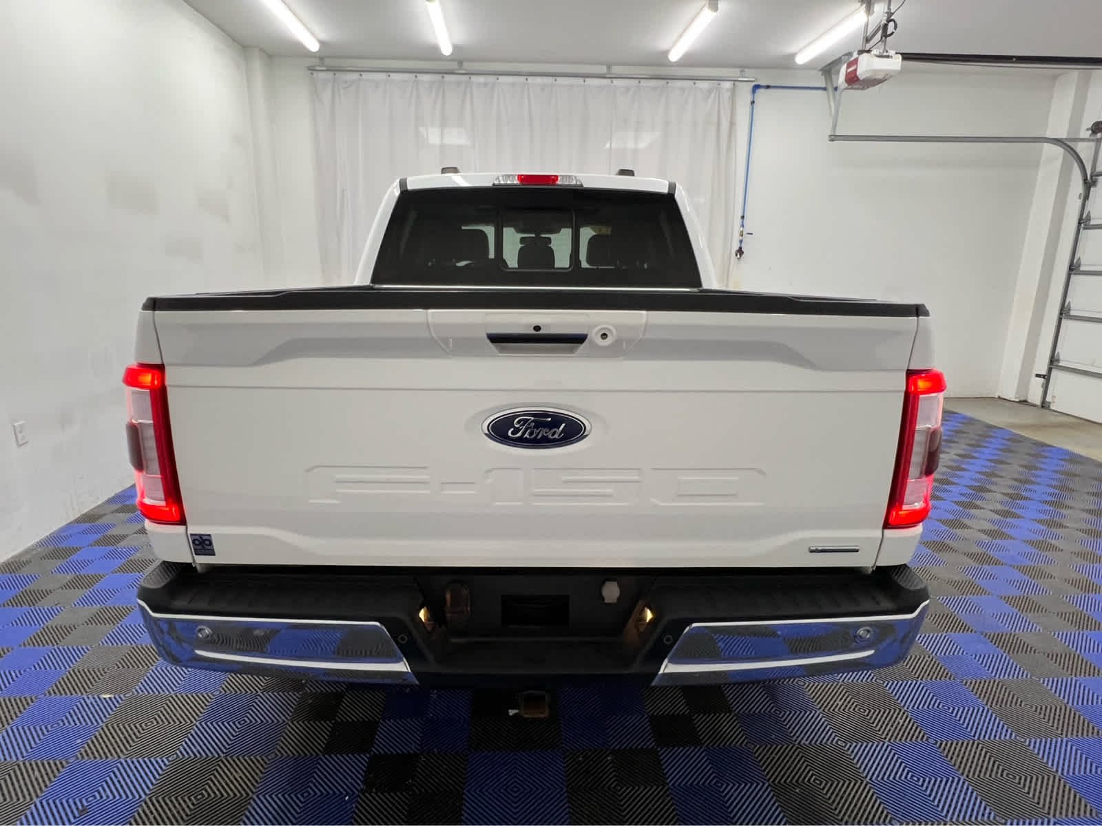Used 2023 Star White Metallic Tri-Coat Ford LARIAT image 13