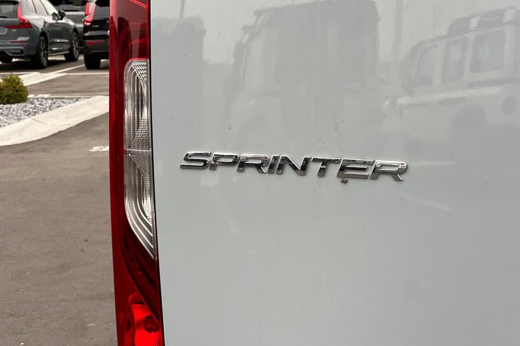 Used 2024  Mercedes-Benz Cargo 170 WB image 25