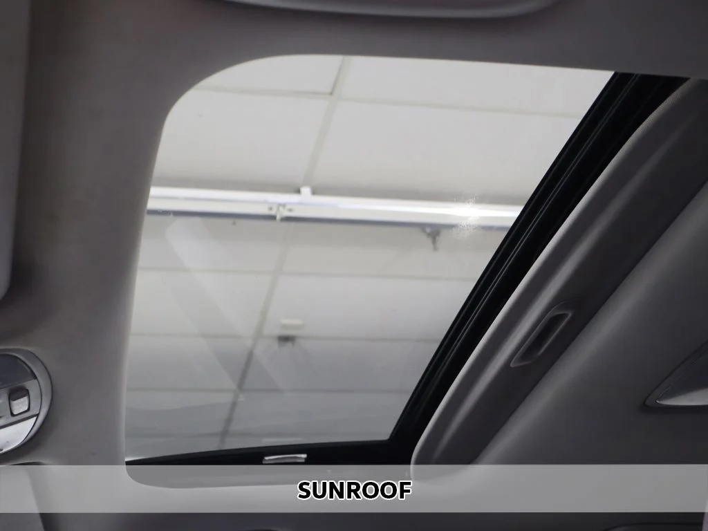 Used 2022 Gray Hyundai SEL image 3