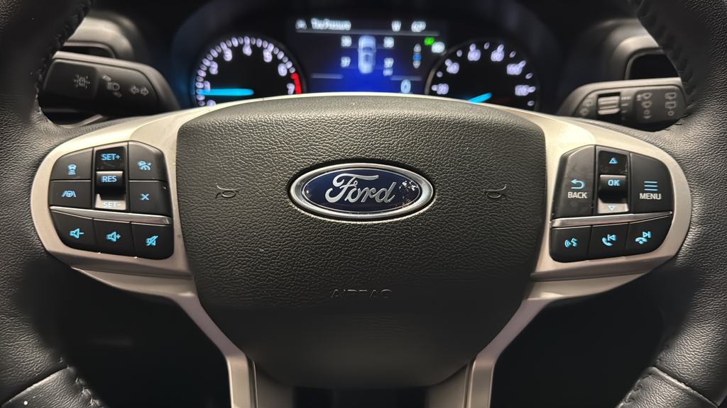Used 2023 Star White Metallic Tri-Coat Ford XLT image 16