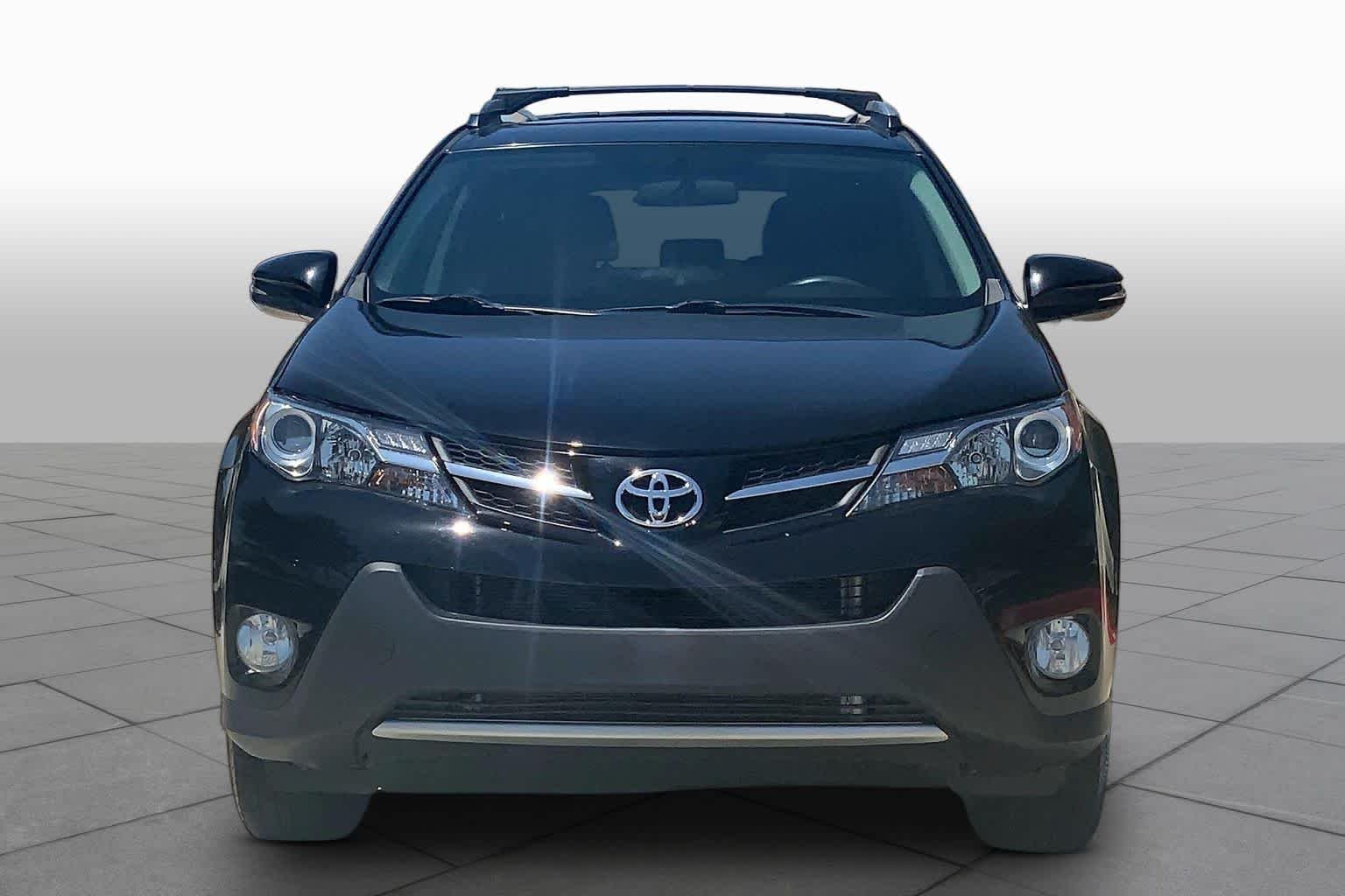 Used 2013 Black Toyota XLE image 3