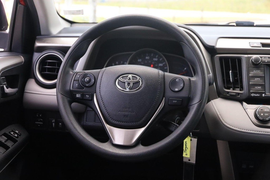 Used 2014 Barcelona Red Metallic Toyota FWD 4dr XLE (Natl) image 22