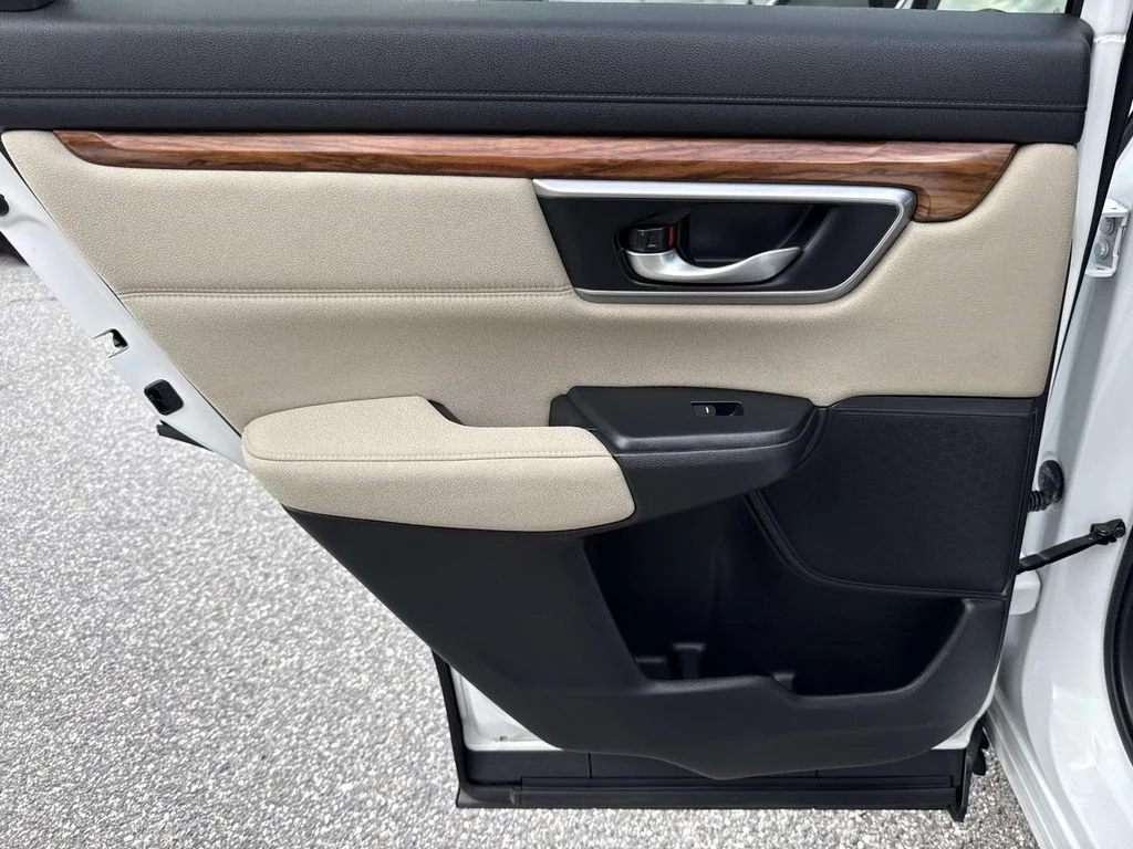 Used 2022 White Honda EX image 12