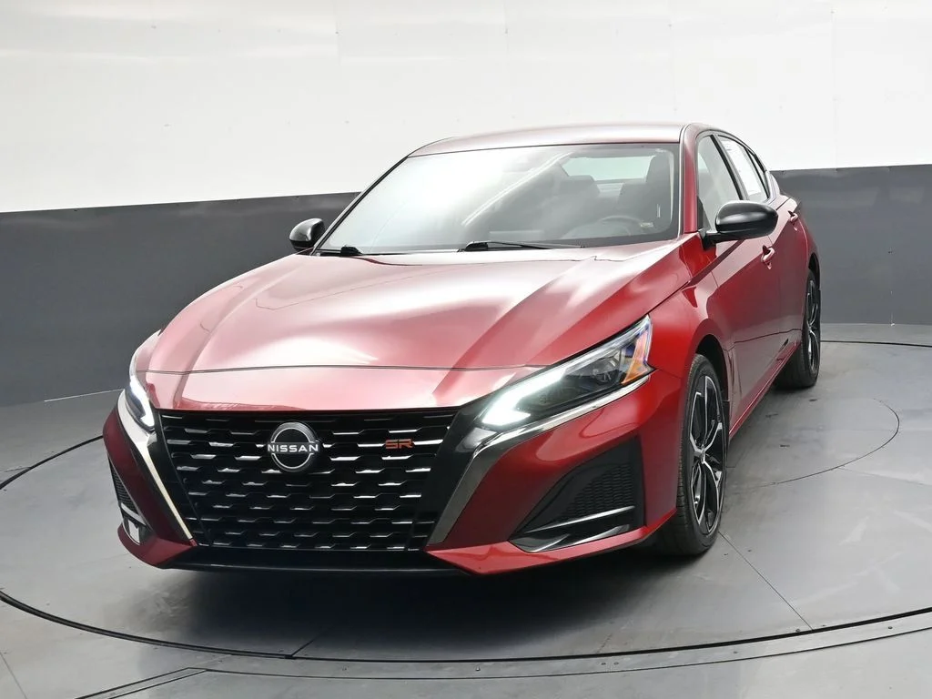 Used 2025 Red Nissan 2.5 SR image 14
