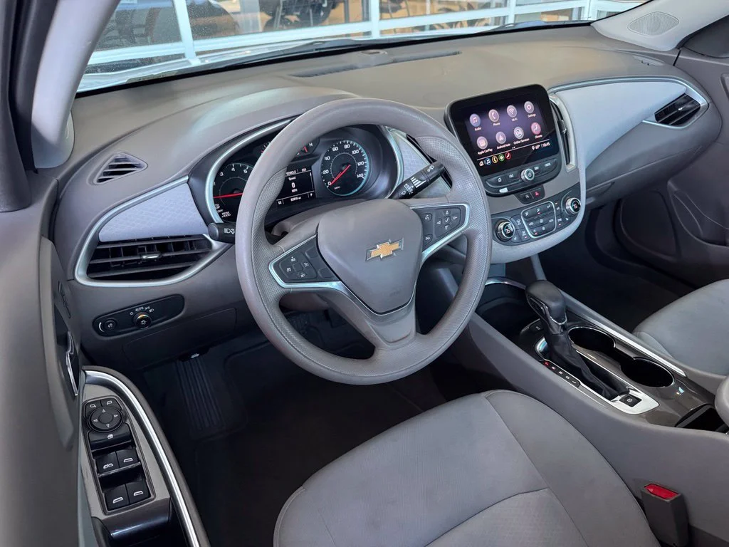 Used 2022 SUMMIT WHITE Chevrolet LT image 3