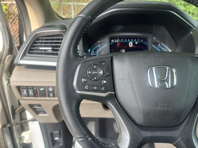 Used 2022 White Honda EX-L image 19