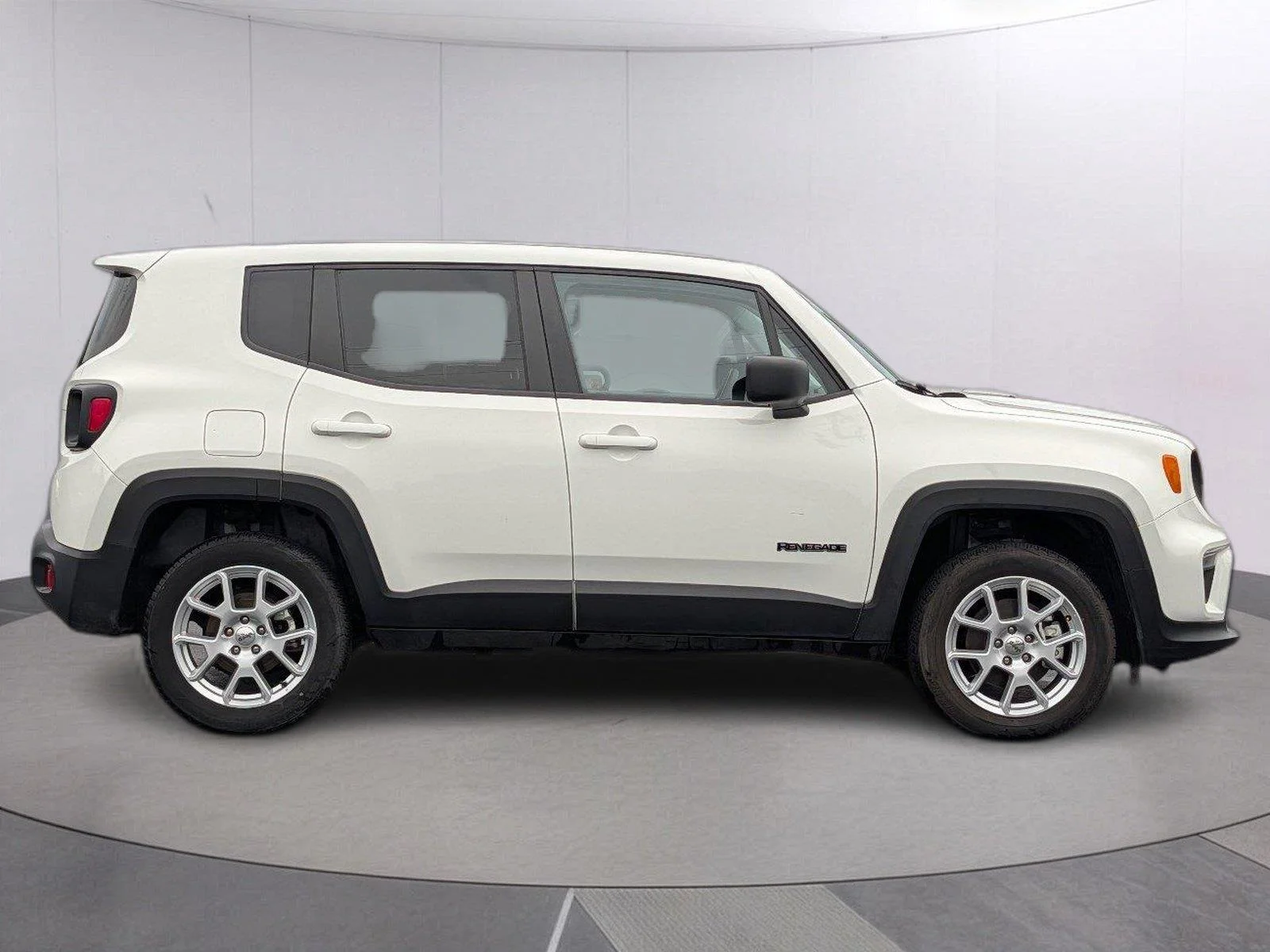 Used 2023 Alpine White Clearcoat Jeep Latitude image 6
