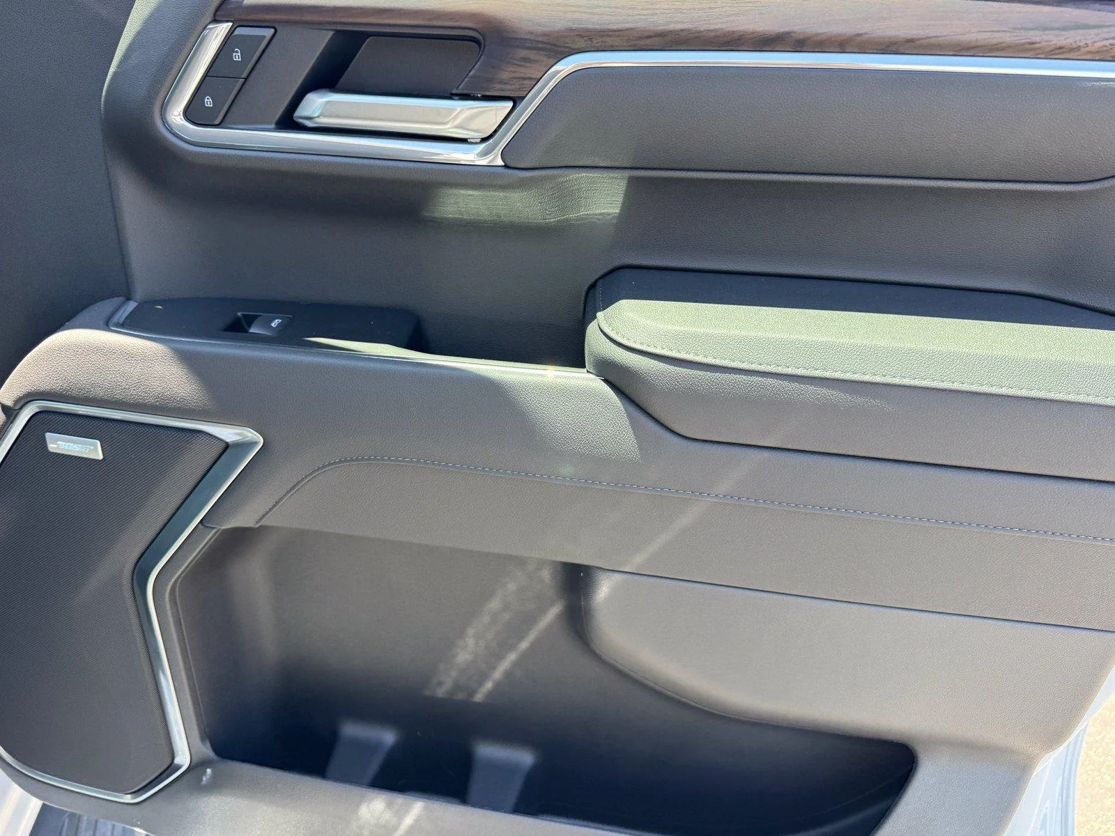 New 2026 Summit White GMC SLT image 9