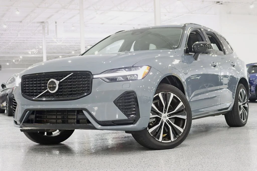 Used 2023 Gray Volvo Ultimate image 4