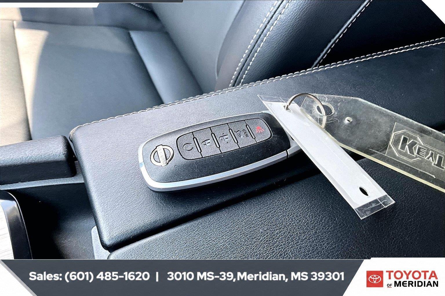 Used 2026 Everest White Pearl Tricoat Nissan SL image 9