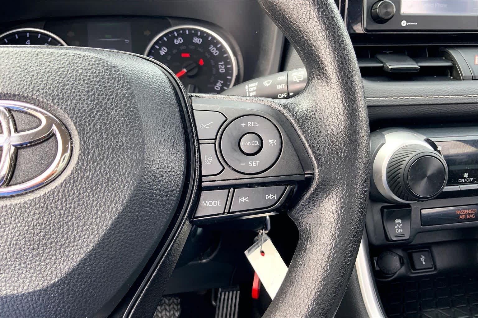 Used 2022 White Toyota LE image 24