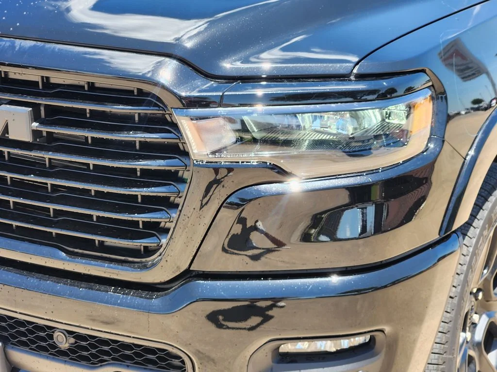 New 2026 Diamond Black Crystal Pearl-Coat Exterior Paint RAM Laramie image 5