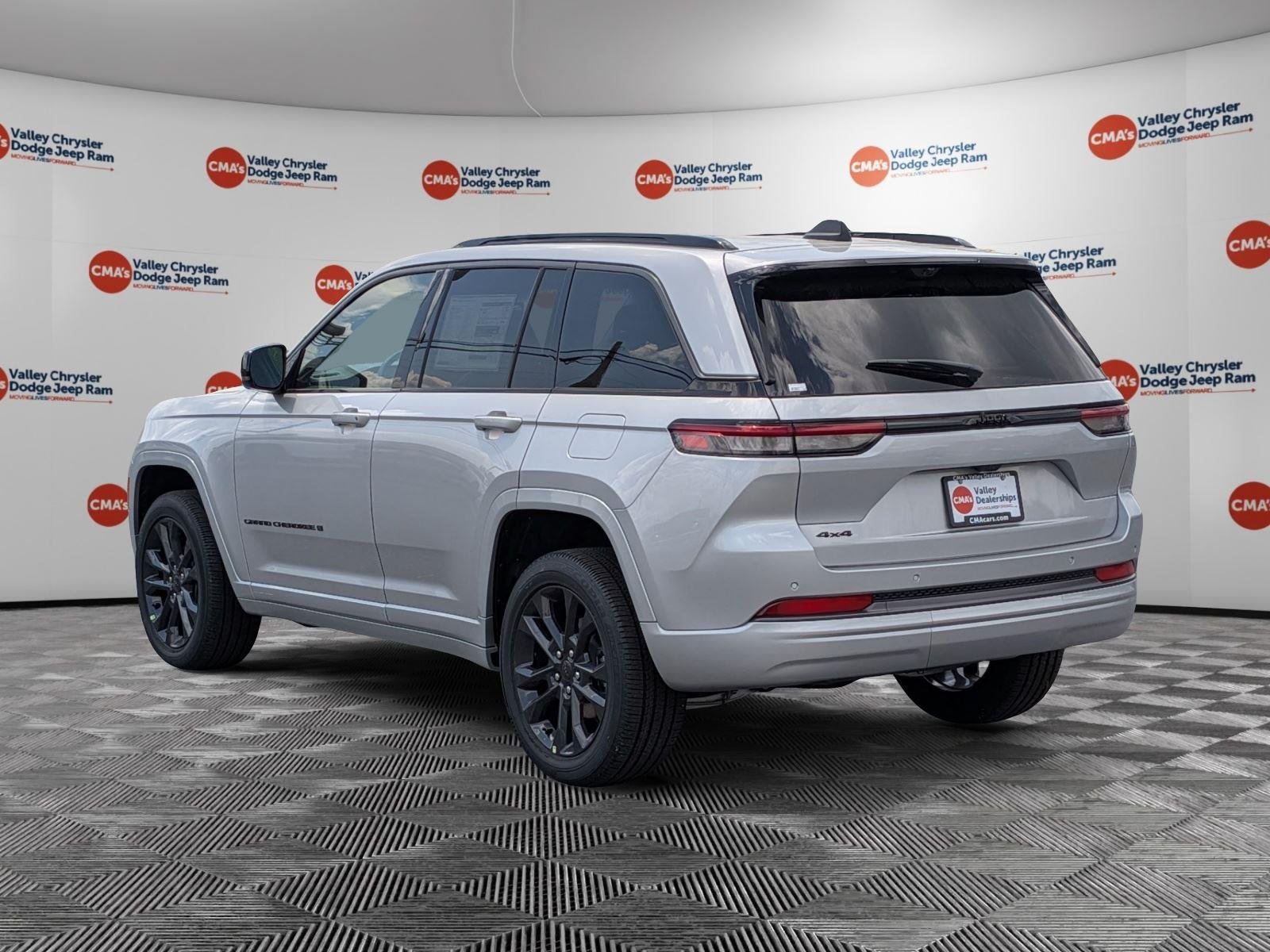 New 2026 Silver Zynith Exterior Paint Jeep Limited Reserve image 7