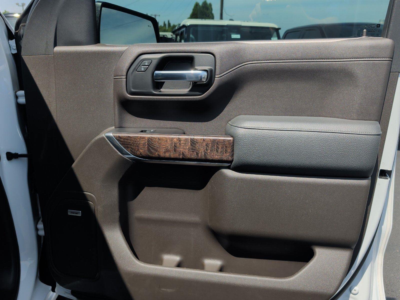 Used 2020 White Frost Tricoat GMC Denali image 40