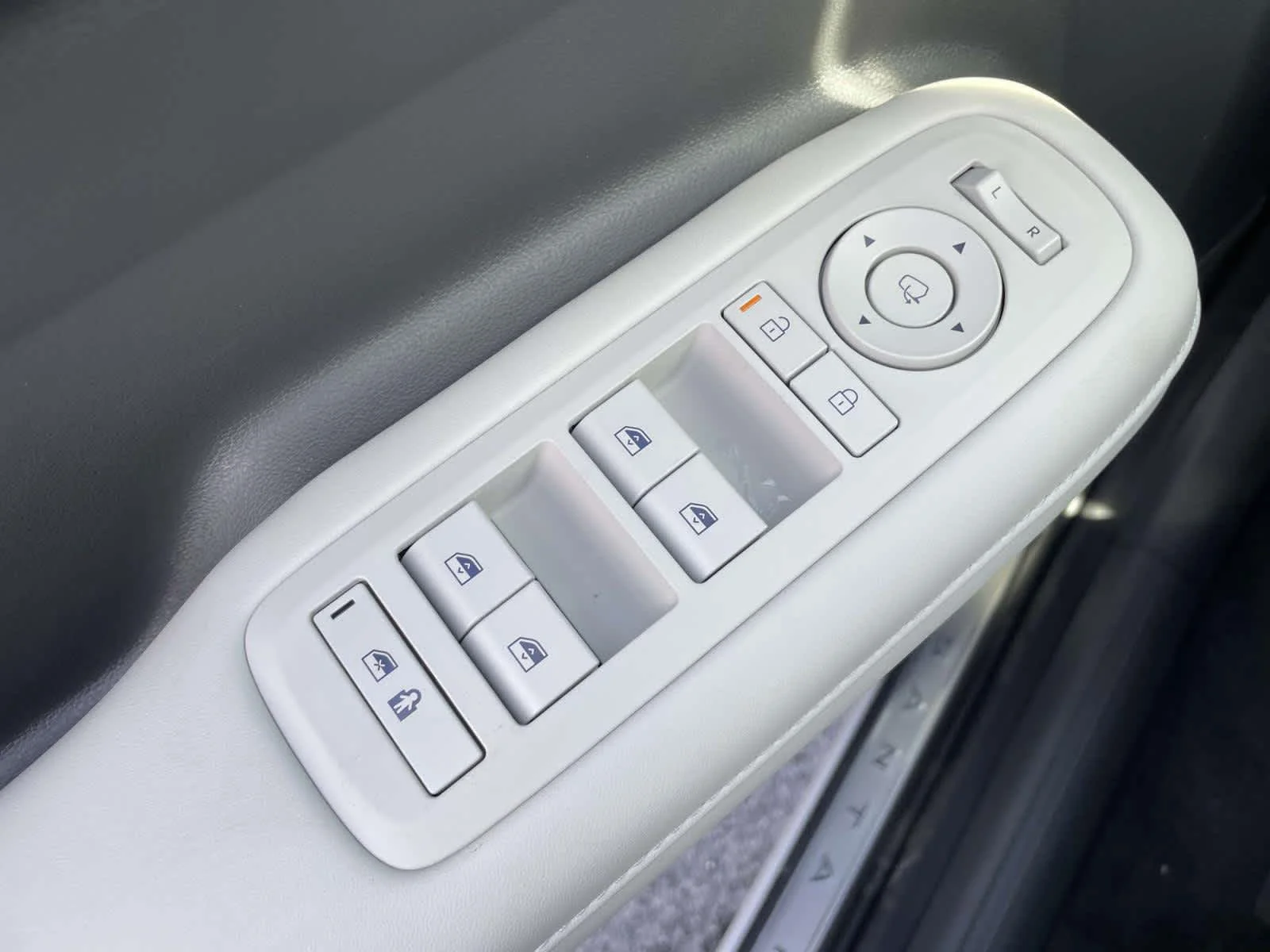 New 2026 Serenity White Hyundai Limited 6P image 29