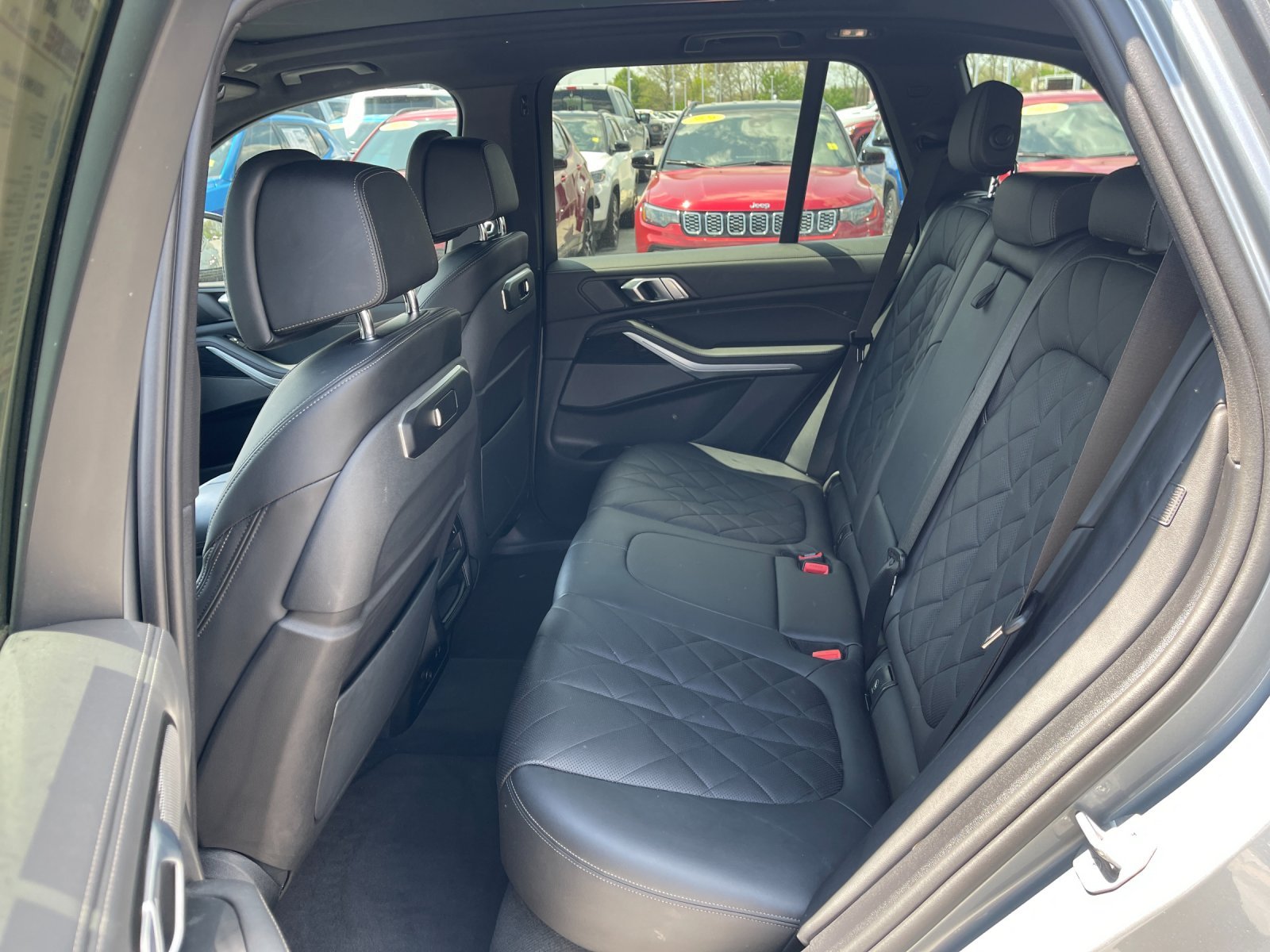 Used 2024 Gray BMW xDrive40i image 14