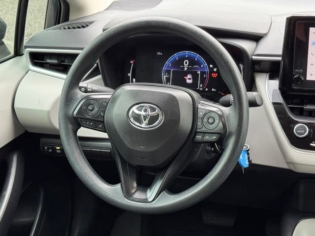 Used 2026  Toyota LE image 32