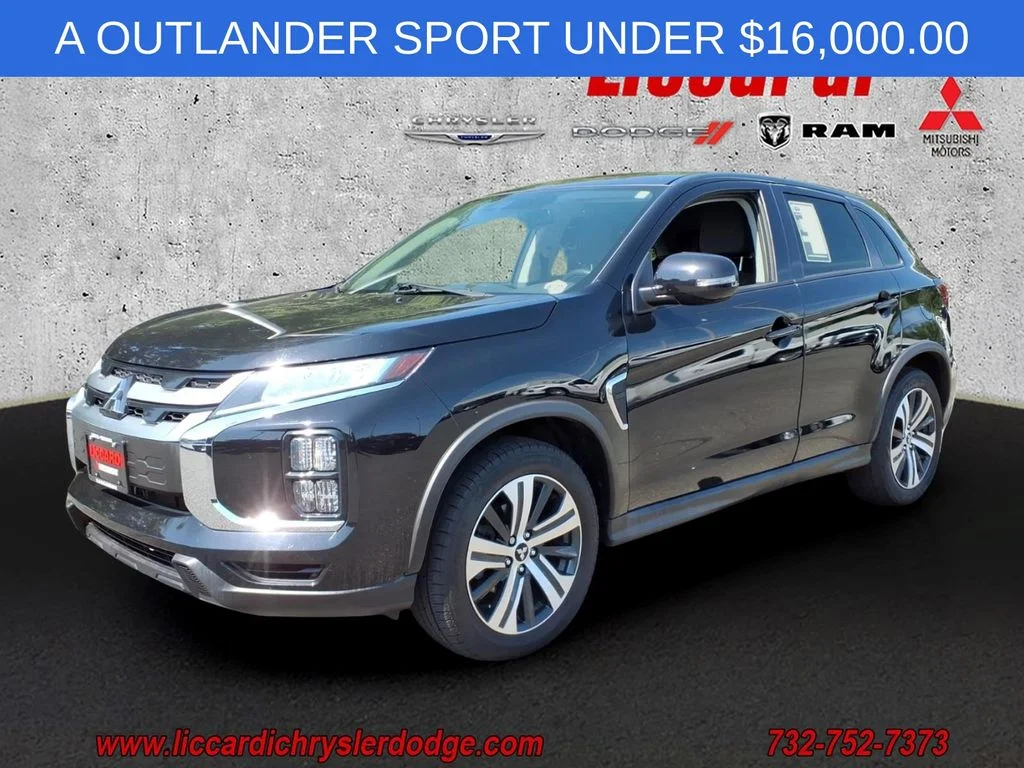 Used 2022 Black Mitsubishi 2.0 SE image 3