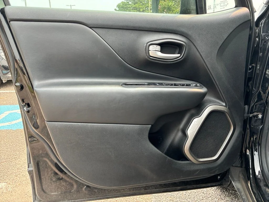 Used 2023 Black Jeep Latitude image 12