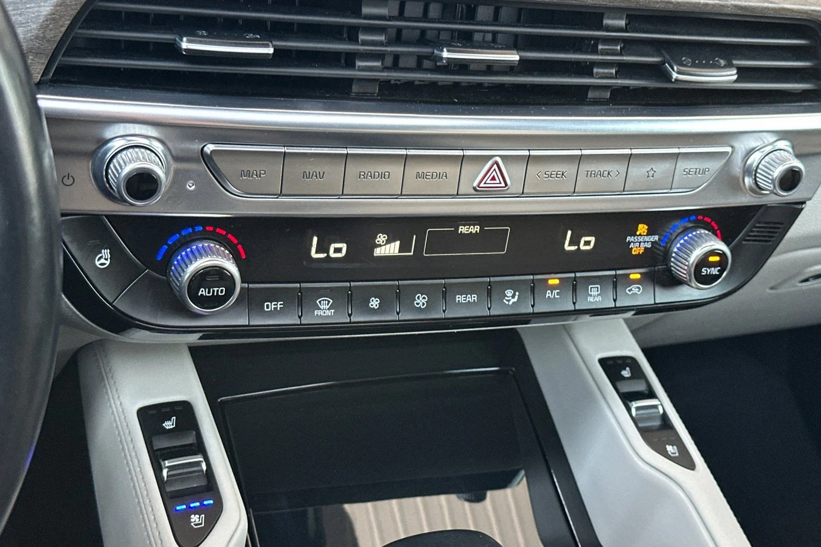 Used 2020 White Kia EX image 24
