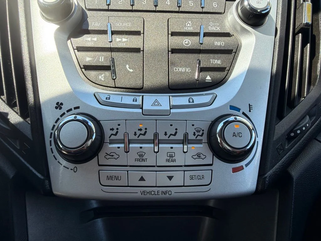Used 2014 Silver Topaz Metallic Chevrolet LT image 25