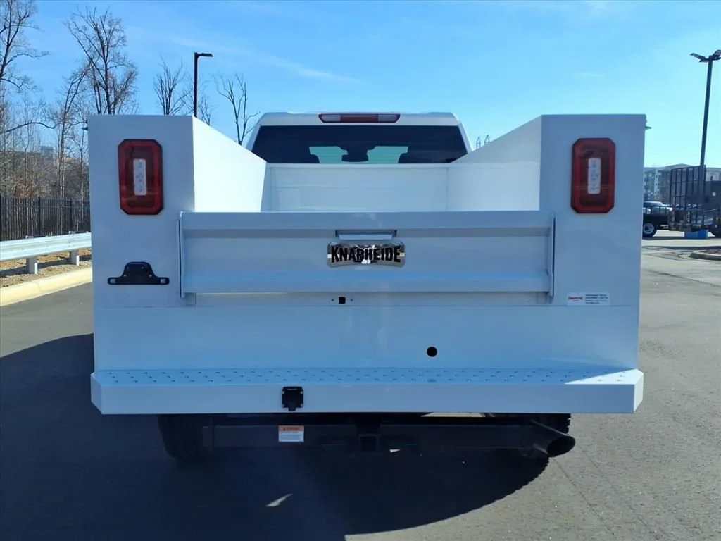New 2026 Summit White Chevrolet WT image 24