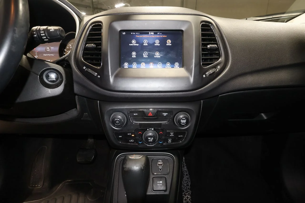 Used 2018 Black Jeep Latitude image 10