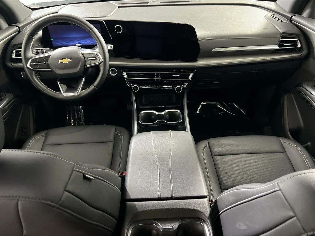 Used 2025 White Chevrolet LT image 22