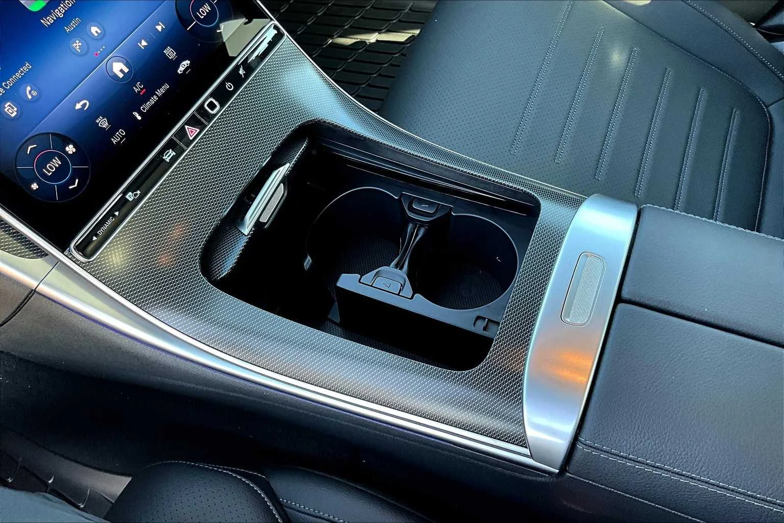 2025 Mercedes-Benz C-Class Sedan C 300 - Photo 19