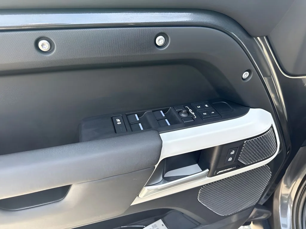 Used 2024 Gray Land Rover S image 18