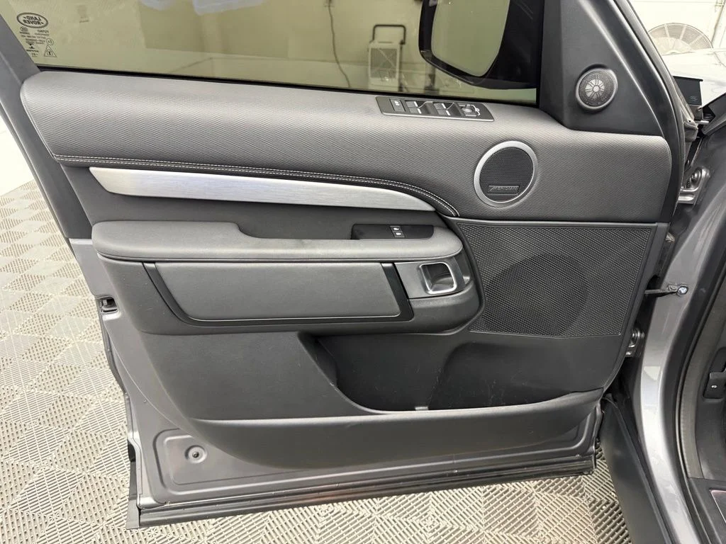 Used 2023  Land Rover S R-Dynamic image 18