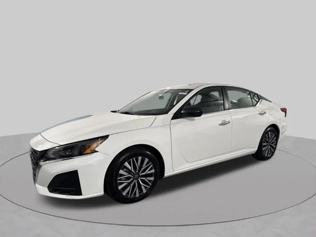 Used 2025 White Nissan 2.5 SV image 3