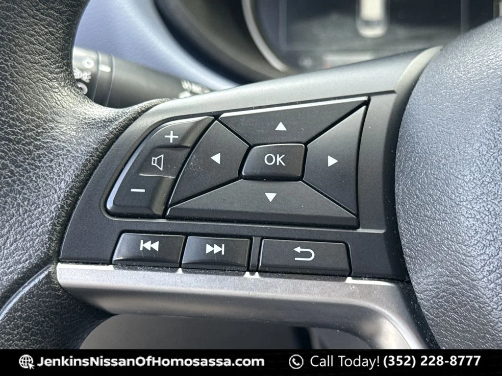 Used 2023 Silver Nissan 1.6 SV image 39