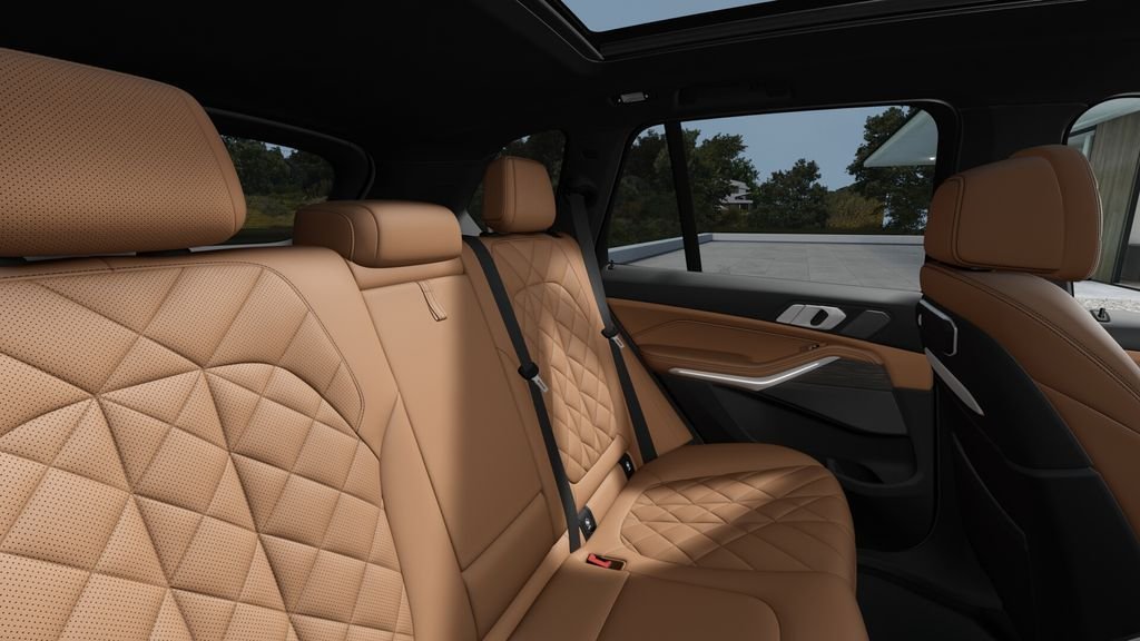 New 2026 Mineral White Metallic BMW xDrive50e image 36