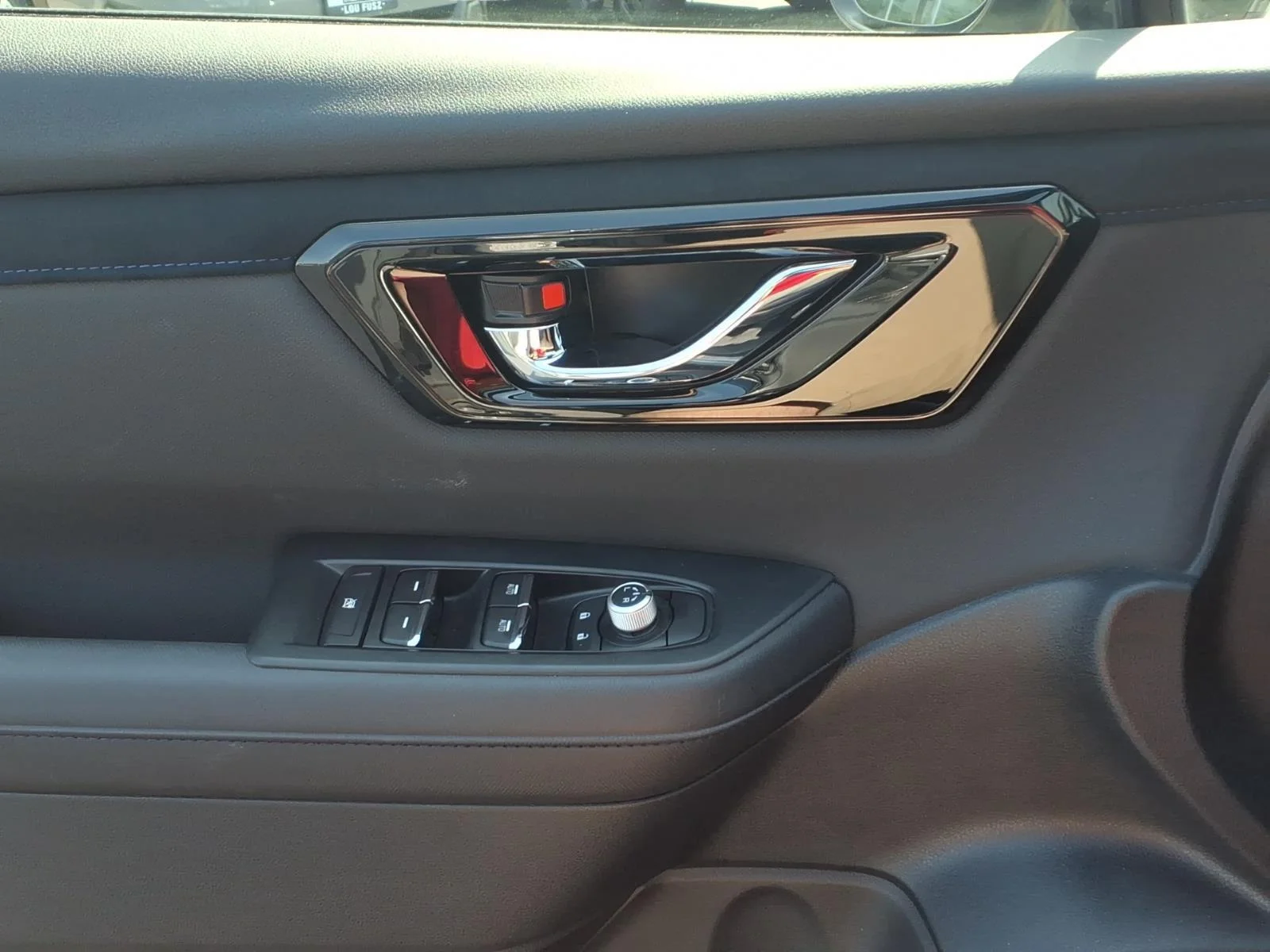Used 2025 River Rock Pearl Subaru Limited image 23