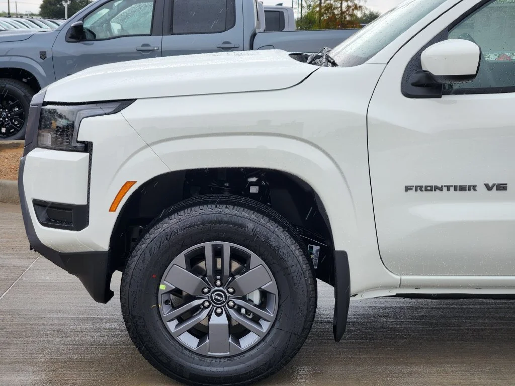 New 2027 Glacier White Nissan Crew Cab SV image 10