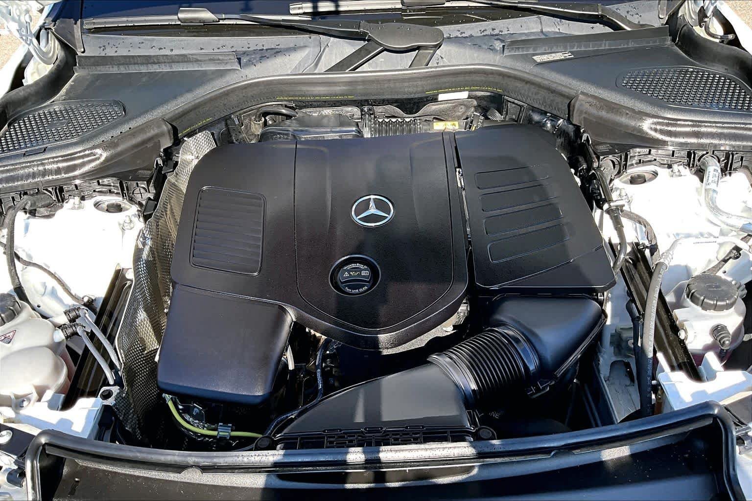 New 2026 Polar White Mercedes-Benz GLC 300 image 29