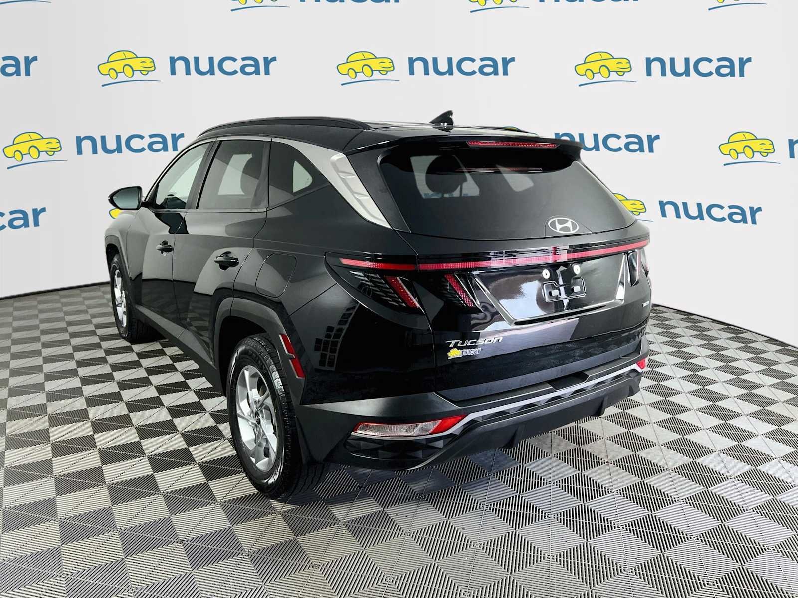 Used 2022 Phantom Black Hyundai SEL image 5
