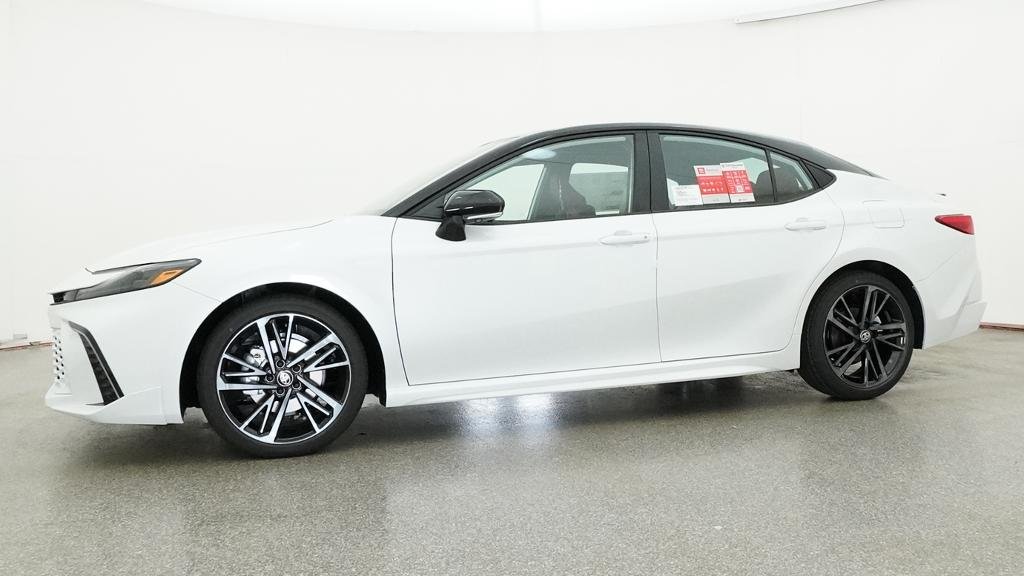 New 2026 Wind Chill Pearl with Midnight Black Metallic roof Toyota XSE image 4