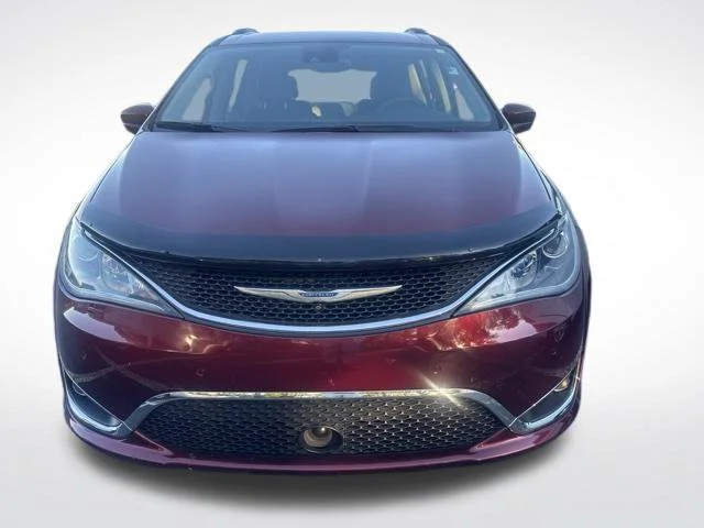 Used 2018 Red Chrysler Touring L Plus image 9