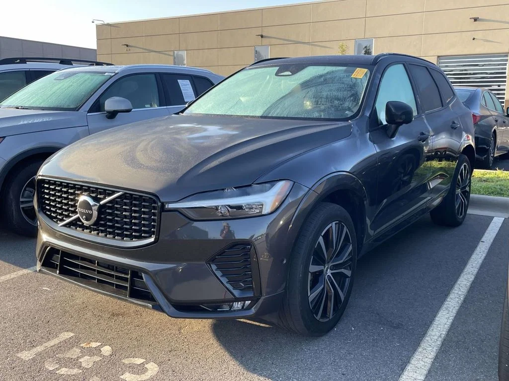 Used 2023 Platinum Grey Metallic Volvo Plus Dark Theme image 2