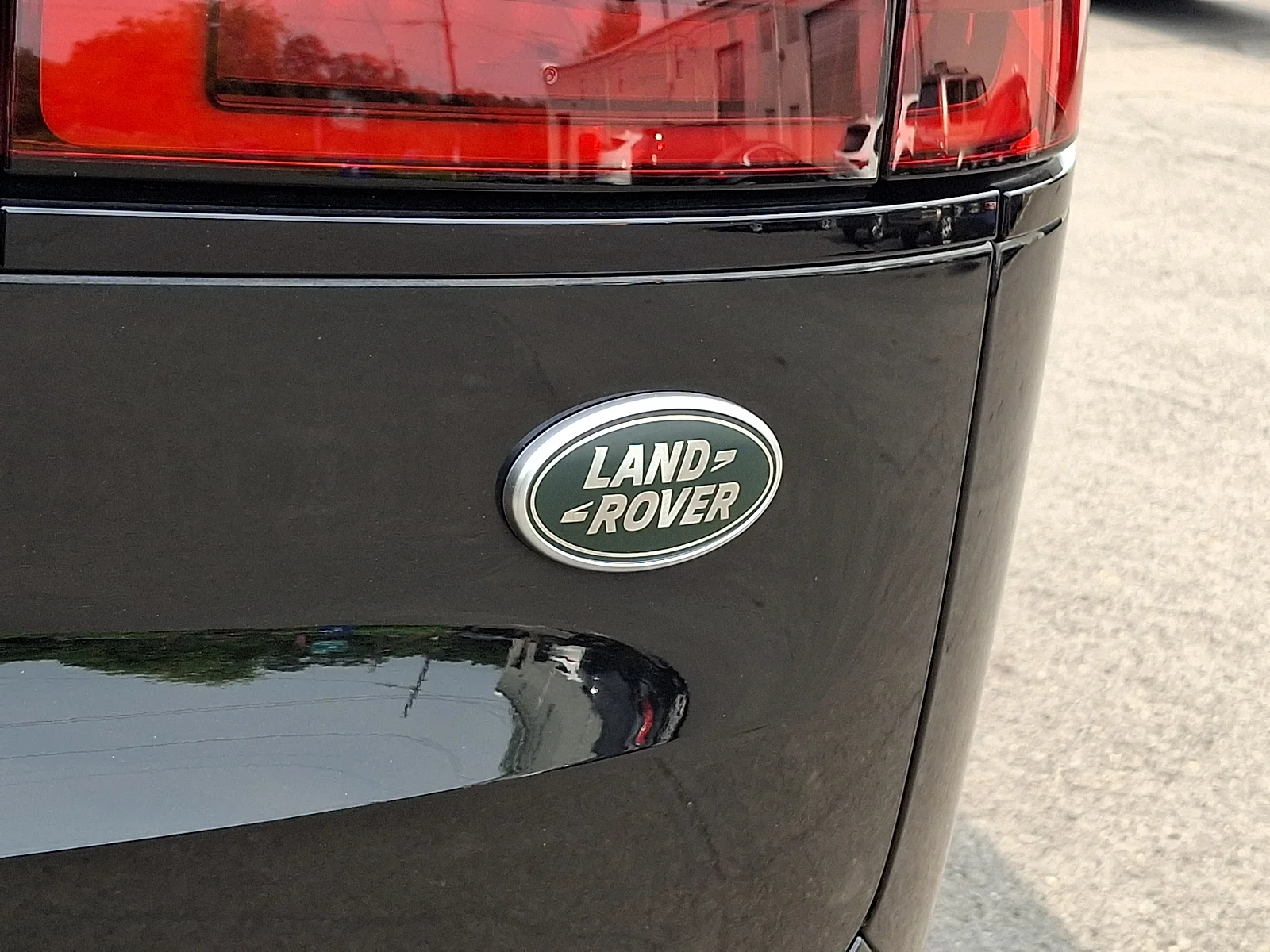 Certified Used 2023 Santorini Black Metallic - 1AG Land Rover SE image 27