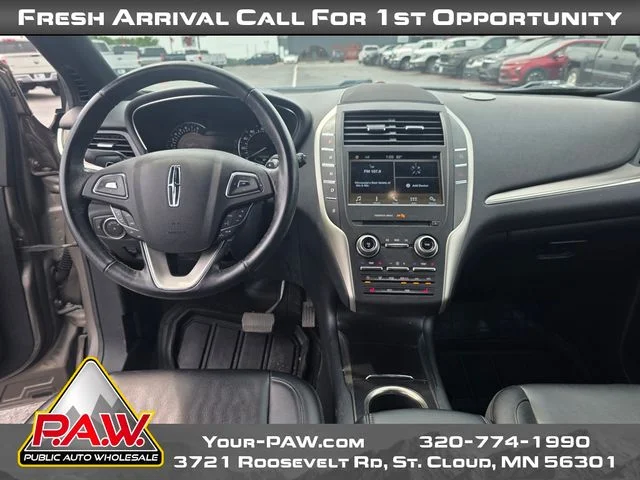 Used 2017 Silver Lincoln Premiere image 11