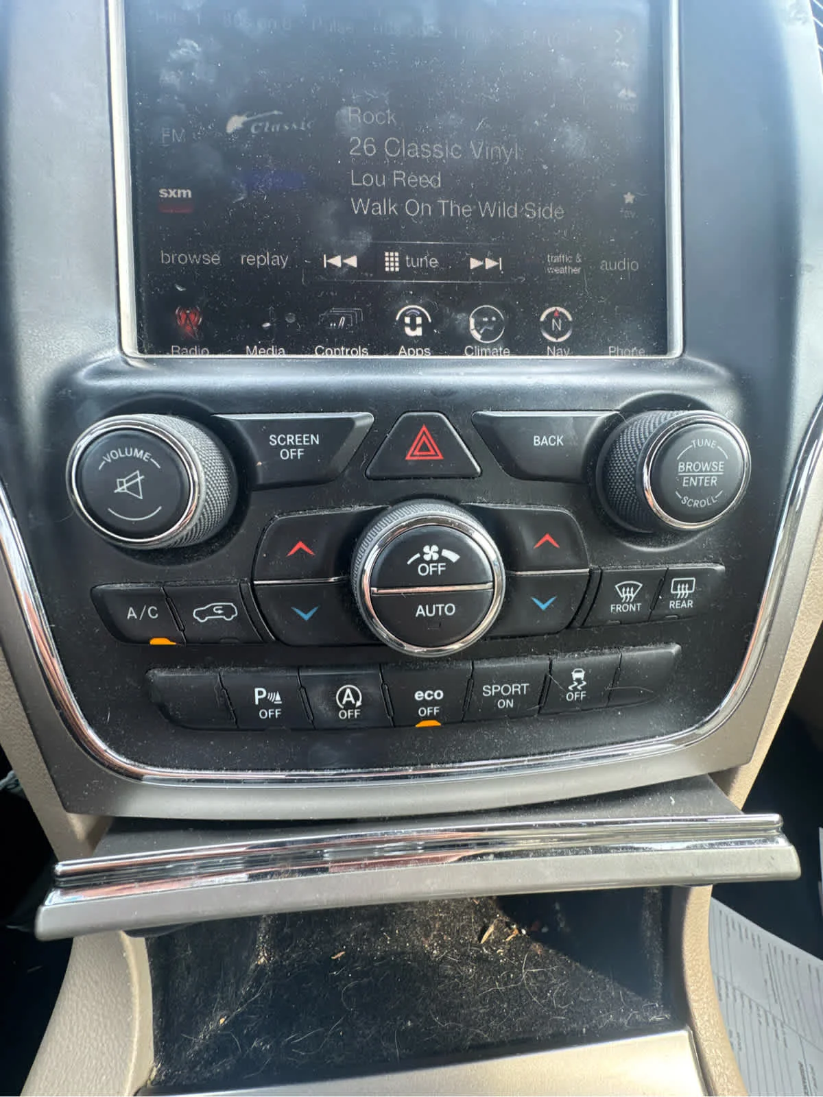 Used 2017 Diamond Black Crystal Pearlcoat Jeep Limited image 18