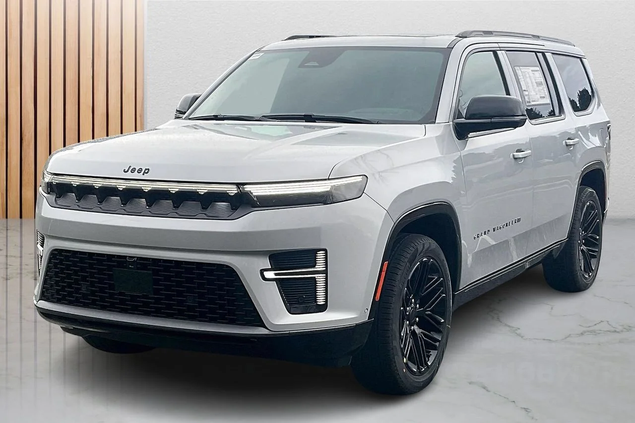 New 2026 Silver Zynith Jeep Limited Reserve image 4